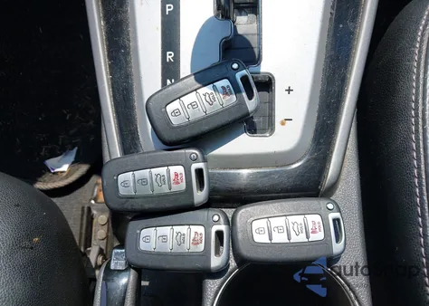 2012 Hyundai Elantra Limited из США, поврежденный, VIN 5NPDH4AE3CH100936